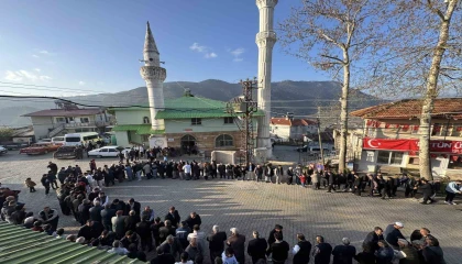 Mersinde gelenek sürüyor, bayramlaşmak için kuyruk oluşturdular