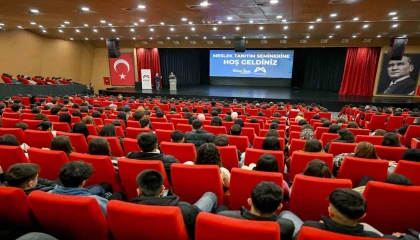 Mersinde YKSye hazırlanan öğrencilere meslek tanıtım semineri düzenlendi