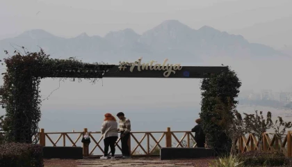 Meteoroloji uyarmıştı: Antalyada toz taşınımı etkili oldu, görüş mesafesi düştü