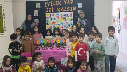 Minikler kumbaralarını Filistin için açtı