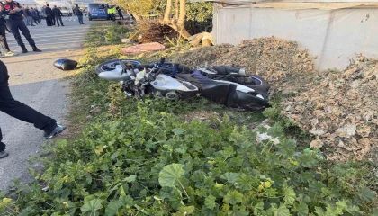 Motosiklet yayaya çarptı: 1 ölü, 1 yaralı