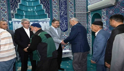 Osmaniyede bayram namazında vatandaşlar camilere akın etti