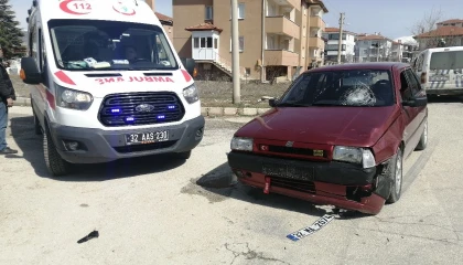 Otomobille çarpışan elektrikli bisikletin 13 yaşındaki sürücüsü ve arkadaşı yaralandı