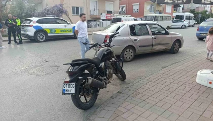 Otomobille çarpışan motosikletin sürücüsü yaralandı