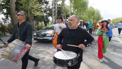 Ramazan Bayramı kortejinde çocuklar doyasıya eğlendi