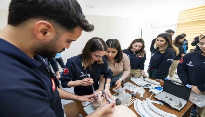 Sağlık personeline ‘Temel Yaşam Desteği ve Entübasyon eğitimi verildi