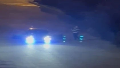 Sahur vaktinde otomobilin kapılarını açtı, yüksek sesli müzikle mahalleliyi ayağa kaldırdı