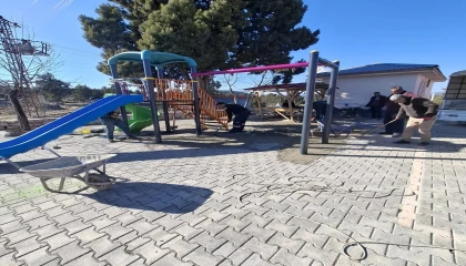 Saimbeylide başkan çocuklara verdiği sözü tuttu, parklar kurdu