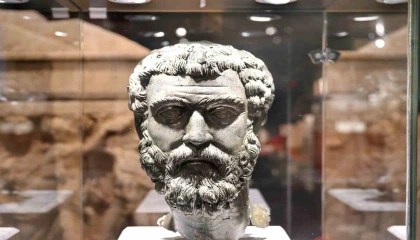 Septimius Severusun heykel başı ve pişmiş toprak levhalar anavatanında