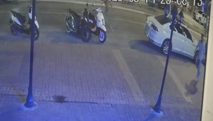 Sokak ortasında tartıştığı kişiyi bıçaklayıp kaçtı