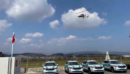 Sürücülerin yakalanma hissini arttırmak için cayrokopterli denetim