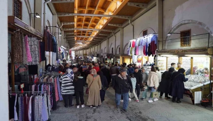 Tarihi Kapalı Çarşıda bayram hareketliliği
