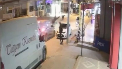 Ticari aracın çarptığı yaya metrelerce havaya uçtu