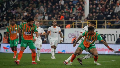 Trendyol Süper Lig: Corendon Alanyaspor: 1 - Galatasaray: 0 (İlk yarı)
