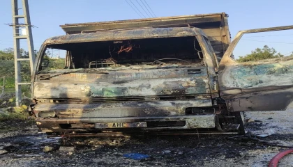 Yanan araca müdahale eden sürücü yaralandı