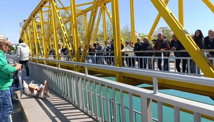 Yolcu minibüsü, otomobile çarptı 2si Alman uyruklu turist 3 yolcu yaralandı