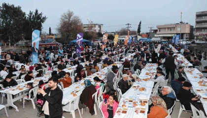 Yüreğir Belediyesi bin kişilik iftar sofrası kurdu
