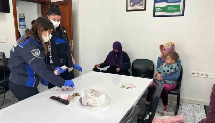 Zabıtayı gören dilencinin canı sıcak tahin istedi, diğerinin zulası çorabı çıktı