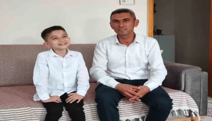 23 Nisan töreninde şarkı söyledi viral oldu