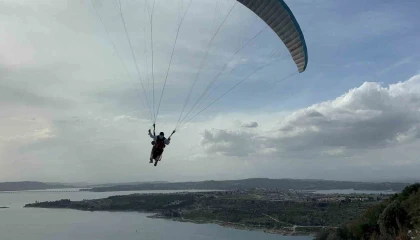 83 yaşında yamaç paraşütü ile uçtu