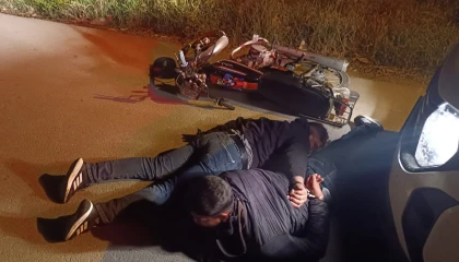 Adanada 2 şüpheli ev kurşunlayıp, kaçarken kovalamacayla yakalandı