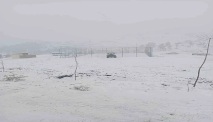 Adanada yüksek kesimlerinde kar yağışı