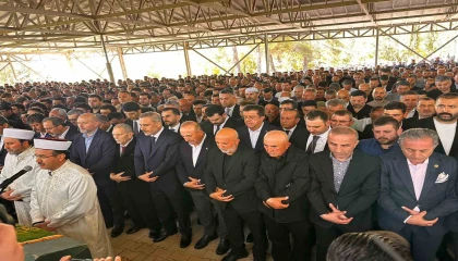 Ak Parti Antalya Milletvekili Mevlüt Çavuşoğlunun babası toprağa verildi