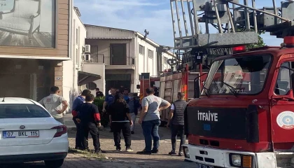 Aksuda mobilya atölyesindeki yangın korkuttu