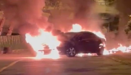 Alanyada park halindeki otomobil alevlere teslim oldu