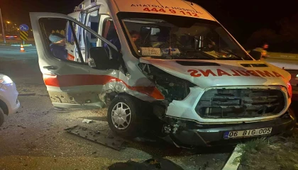 Ambulans ile cipin karıştığı kazada 9 kişi yaralandı