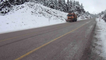 Antalya-Konya karayolunda kar etkisini kaybetti