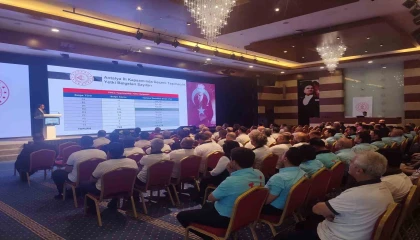 Antalyada 300 turizm şoförüne yol güvenliği eğitimi verildi