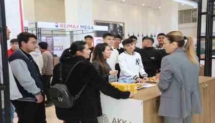 Antalyada binlerce kişi Kepezin kariyer günlerinde buluştu