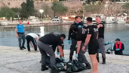 Antalyada manzara izlerken falezlerden düşen yabancı uyruklu genç öldü