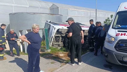 Antalyada tur midibüsü devrildi, Rus uyruklu 18 turist yaralandı