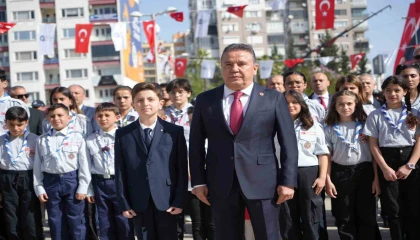 Antalyanın çocuk başkanından dünya çocuklarına barış çağrısı