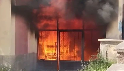 Apartman deposundan alevler yükseldi