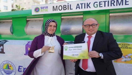 Atıklarla puan topladı, altın kazandı