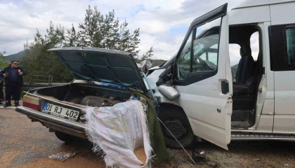 Bayram ziyaretinden dönüyorlarmış: 5 kişilik ailenin yok olduğu kazada 10 kişi de yaralandı