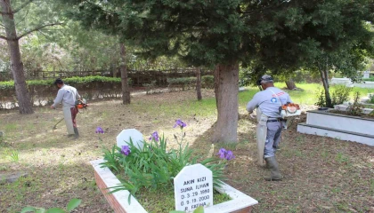 Büyükşehirden mezarlıklarda bakım onarım çalışması