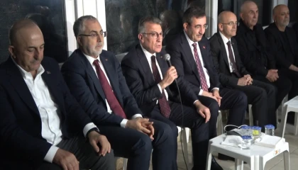 Cumhurbaşkanı Yardımcısı Yılmazdan Mevlüt Çavuşoğluna taziye ziyareti