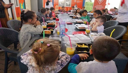 Depremzede çocuklara moral etkinliği