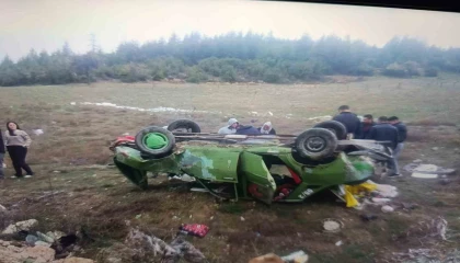 Eğirdirde kontrolden çıkan otomobil takla attı: 3 yaralı