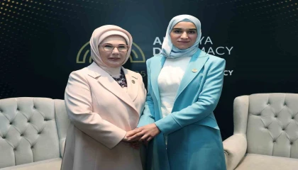 Emine Erdoğan, Suriye Cumhurbaşkanının eşi Latife El Durubi ile görüştü