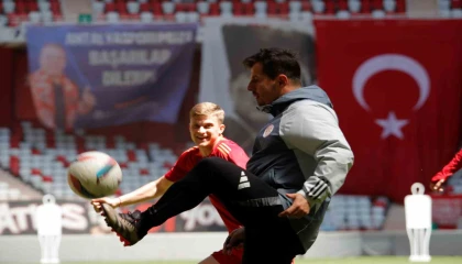 Emre Belözoğlu: Avrupayı konuşmak, Avrupa üzerinden değerlendirmeler yapmak çok gerçekçi değil