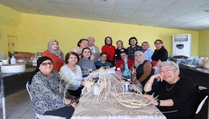 Eski eşyalar kadınların hünerli ellerinde yeniden değer kazanıyor