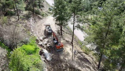 Fekede mezarlık alanında yol çalışması