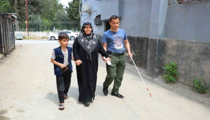 Görme engelli gence çalışıyor diye rapor tutuldu, annesine dava açıldı