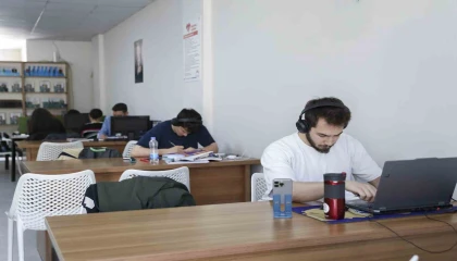 Gülnarda öğrenciler için sessiz ve konforlu okuma salonu