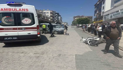 Hafif ticari araçla motosiklet çarpıştı: 1 yaralı